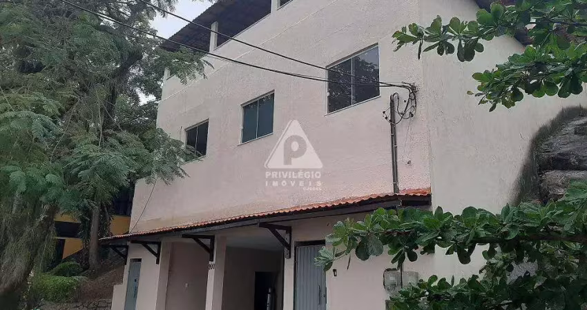 Casa com 4 quartos + apartamento independente | condomínio village das pedras