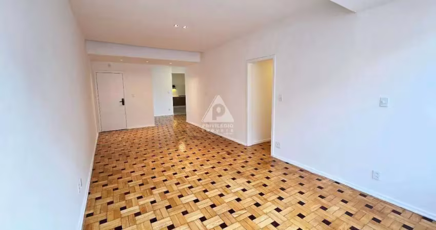 Apartamento com tres quartos, 1 sauite e vaga na escritura