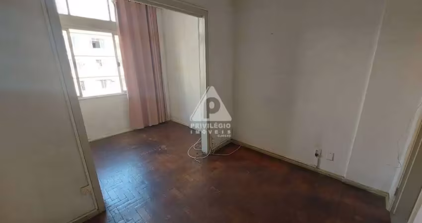 Apartamento a venda: conjugado dividido próximo ao rio sul, em botafogo.
