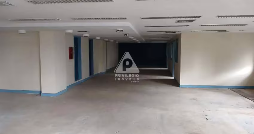 Prédio comercial no centro disponível para venda na privilégio imóveis.