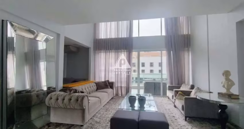 Apartamento duplex, 3 quartos, 1 suíte, 2 salas, 2 vagas peninsula