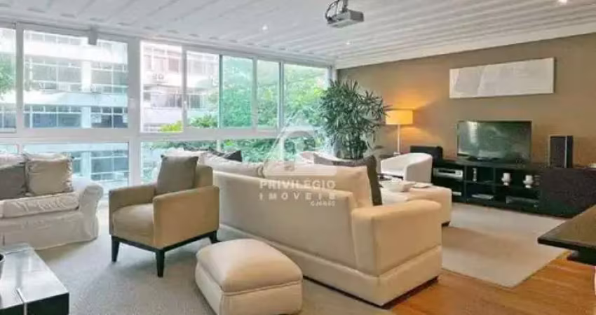 Apartamento totalmente reformado com 3 quartos em ipanema.