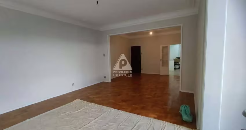 Ao lado da praça saens peña: amplo 3 quartos com vaga na tijuca