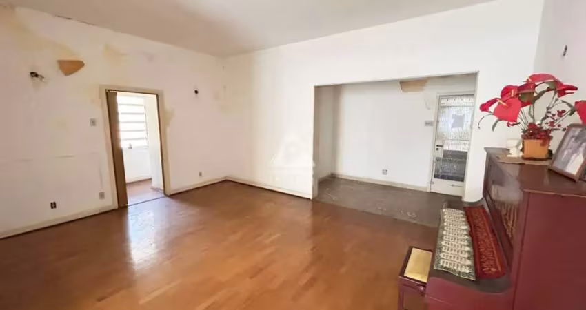 Tijuca: amplo apartamento na rua carlos vasconcelos, a um passo do metrô