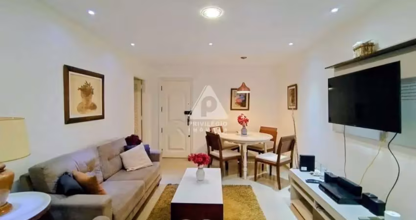 Apartamento na quadra da praia do posto 4, com 2 quartos, 2 banheiros e de frente
