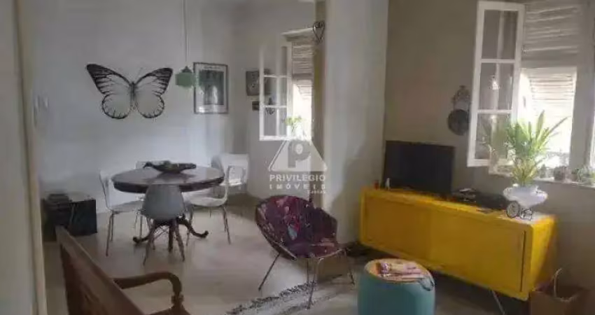 Humaitá! apartamento reformado, 3 quartos, dependências completas, garagem privativa, 110m²