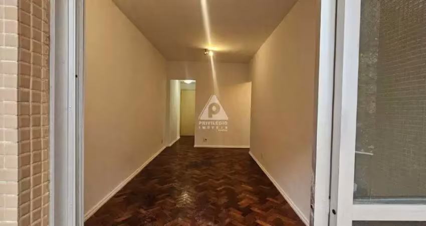 Apartamento sala quarto com dependencia revertida à venda no catete – 62m², varanda, vaga na escritura, próximo ao metrô
