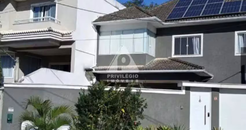 Excelente casa duplex no pechincha à venda – 162m² 4 quartos | piscina | energia solar