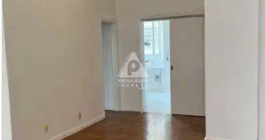 Apartamento reformado à venda – laranjeiras | 2 quartos | andar alto