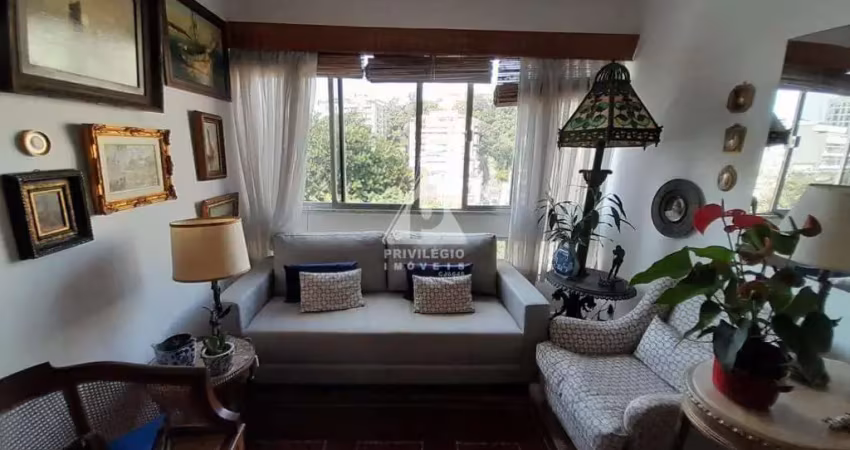Apartamento com 2 quartos, 2 banheiros, dependência reversível, vista ampla e vaga de garagem escriturada