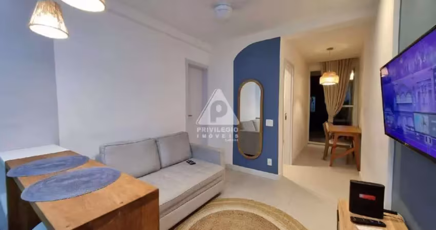 Quarto e sala legítimo a 3 minutos da praia de copacabana!