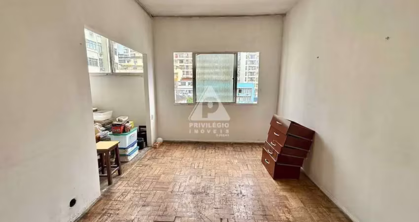 Apartamento 2 quartos com armários, dependência completa, vaga na escritura, infra