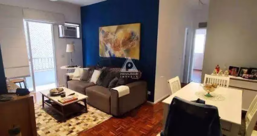 Botafogo!! 2 quartos, 3 banheiros e 1 vaga na escritura!! 77m²