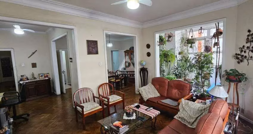 Apartamento de 03 quartos (1 suíte) em copacabana, no posto 05 com 152 m² e vaga!