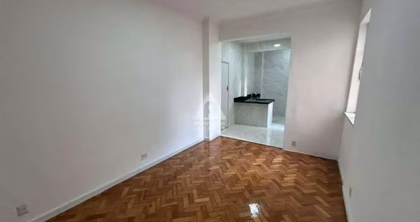 Apartamento de 2 quartos, reformado com vaga no rio comprido