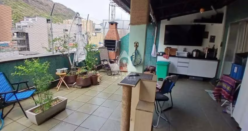 Ótima cobertura linear; varandão com área gourmet e área de serviço, 2 quartos; sala em dois ambientes; boa localização em botafogo-rj