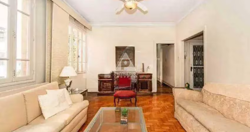 Apartamento com 4 quartos na quadra da praia no posto 5