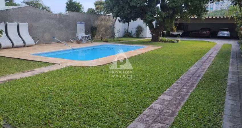 Excelente casa condomínio 5 quartos com 2 suítes barra da tijuca