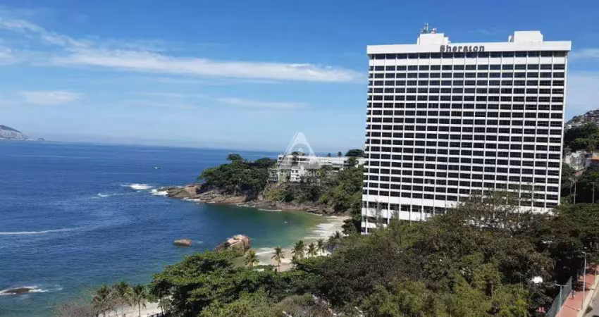 Casa duplex vista mar com 2 vagas de garagem e 2 aptos suítes no anexo