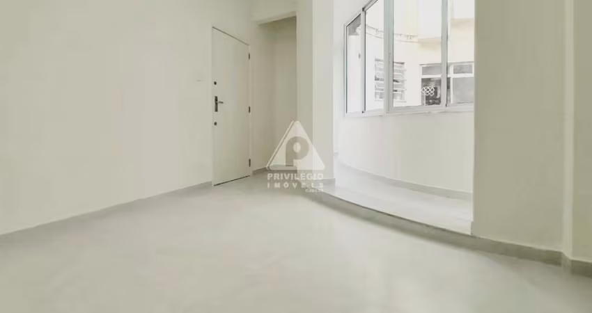 Reformado - Quarto e sala excelente prédio - Largo do Machado