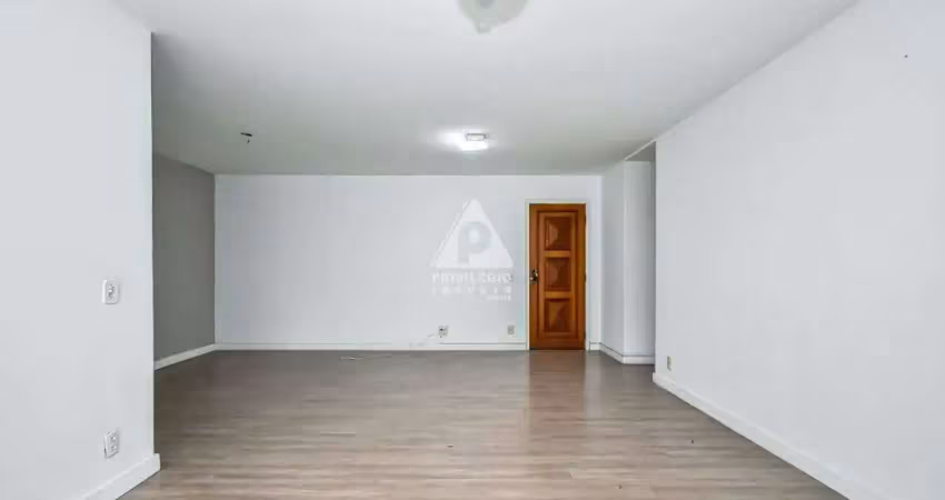 Apartamento à venda em laranjeiras reformado 3 quartos com varanda e vaga.