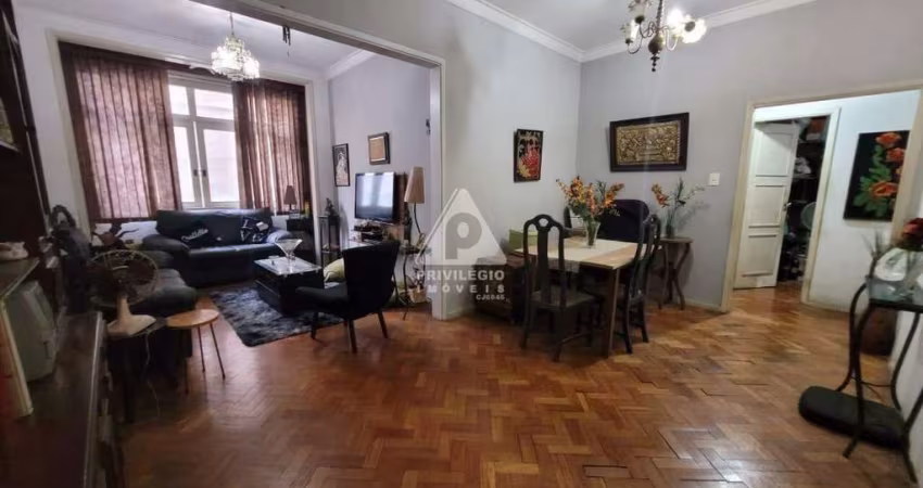 APARTAMENTO EM FRENTE AO METRO!