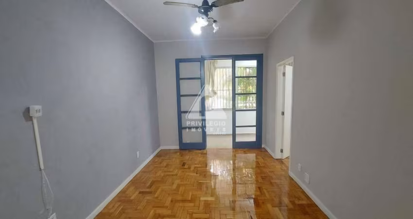 Apartamento a venda : Sala, 2 quartos, varanda interna, DCE, posto 5, Copacabana.