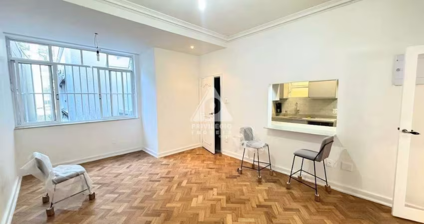 Apartamento Reformado de 3 Quartos no Leblon – 97m², Vaga na Escritura, a 2ª Quadra da Praia!