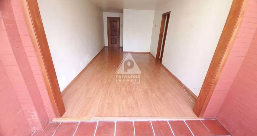 Apartamento à venda, 2 quartos, rua transversal no posto 4, fundos, vista livre, Copacabana, RJ
