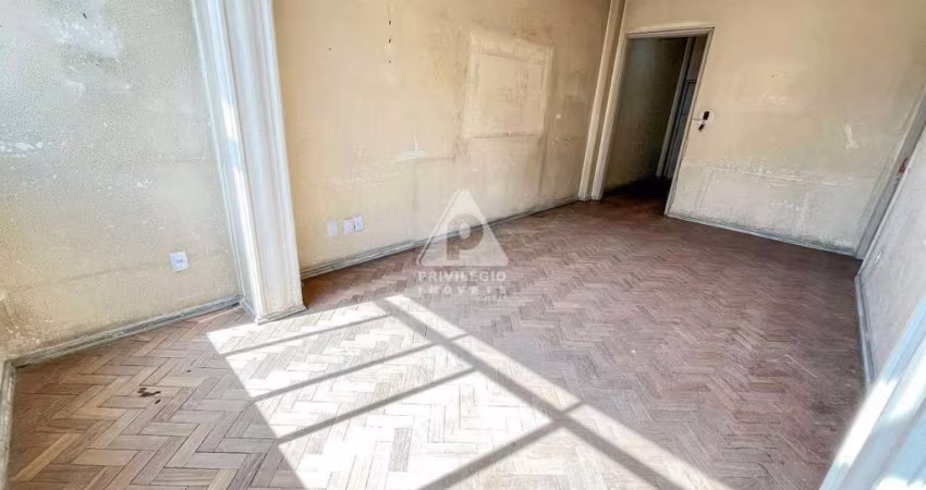 Apartamento a venda: 3 quartos com 1 vaga na escritura, posto 6 em Copacabana.