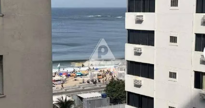 Apartamento proximo a praia, em rua tranquila em copacabana