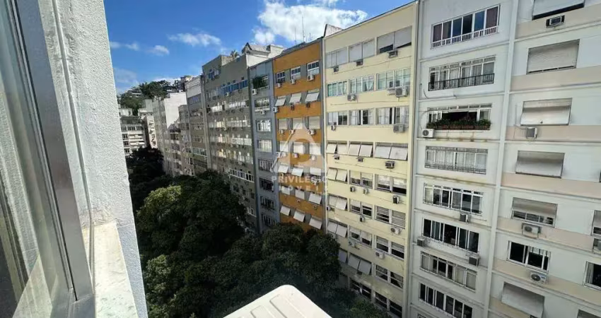 Apartamento 2 quartos, 1 vaga na escritura em rua nobre do posto 6 de copacabana.