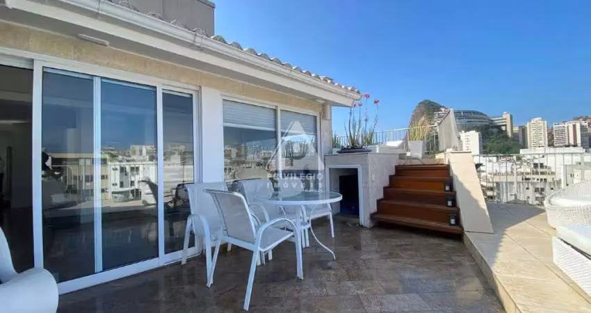 Cobertura linear com 3 quartos, 4 vagas de garagem e área externa com piscina social!! 302m²