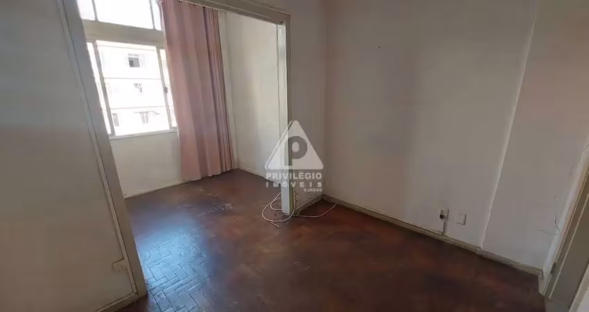 Apartamento a venda: conjugado dividido próximo ao rio sul, em botafogo.