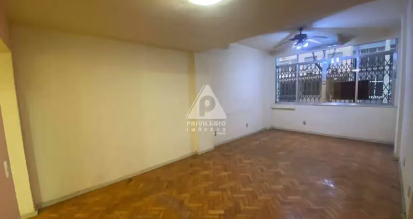 3 quartos e 1 vaga na escritura!! 104m² no posto 4 de copacabana!!