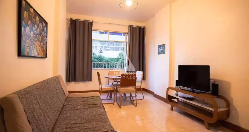 Apartamento 2 quartos amplos copa cozinha armários planejados claro arejado espaçoso.