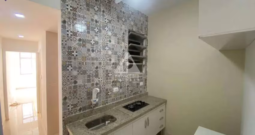Conjugado no centro todo reformado com área de serviço! frente. 27m²
