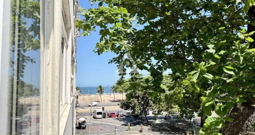 Apartamento na quadra da praia com vista lateral mar - 3 quartos com suíte e vaga, posto 2 - copacabana