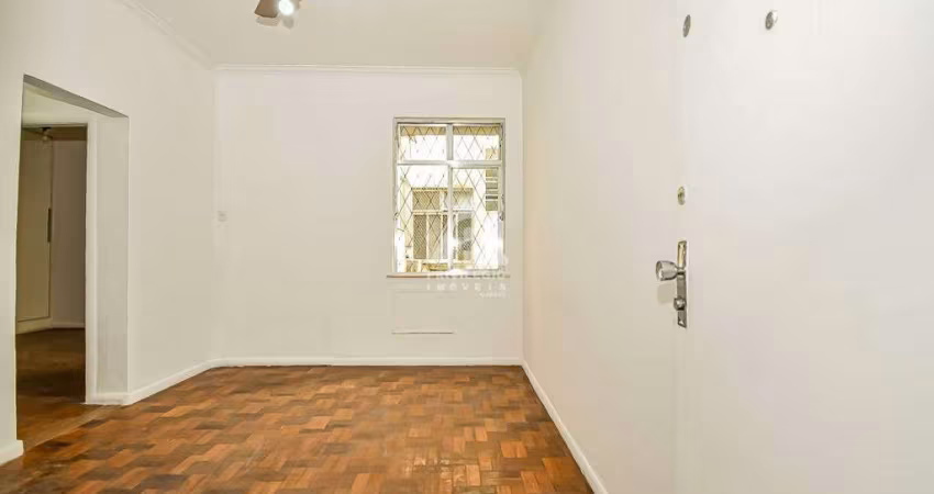 Sala e quarto com área externa
