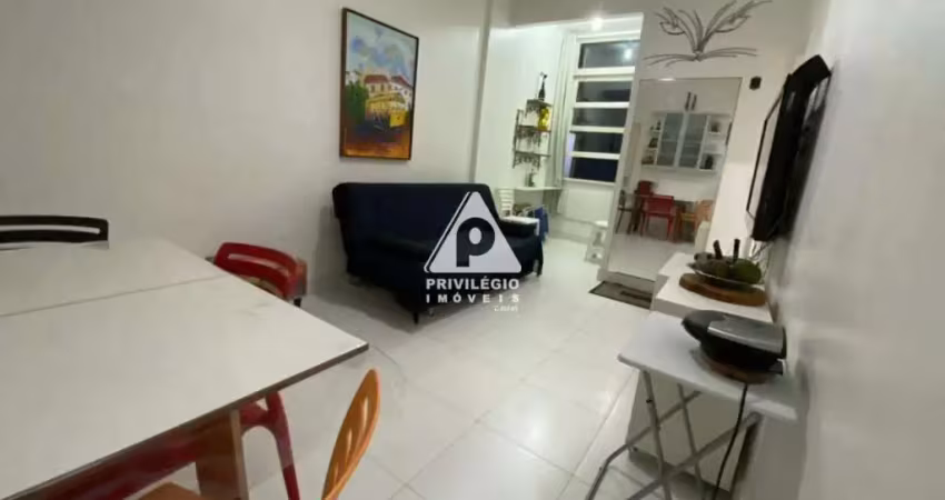 Sala e quarto reformado, quadra da praia, vista pão de açúcar.
