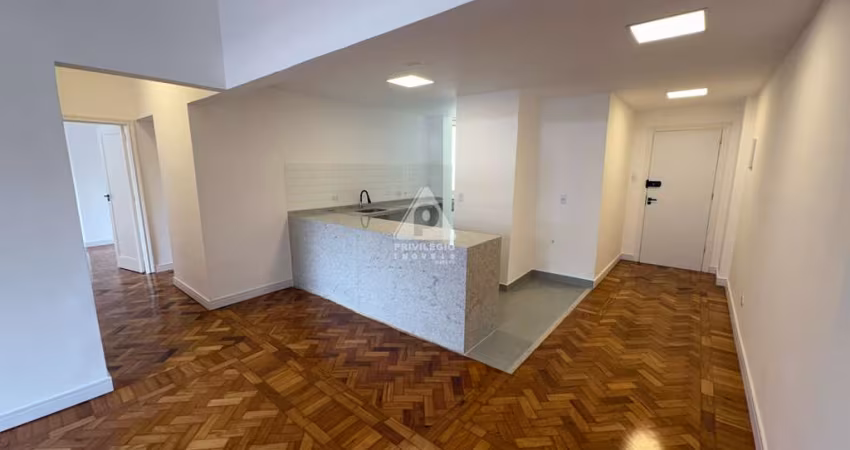 Apartamento à venda no Flamengo com 3 quartos, 1 suíte reformado