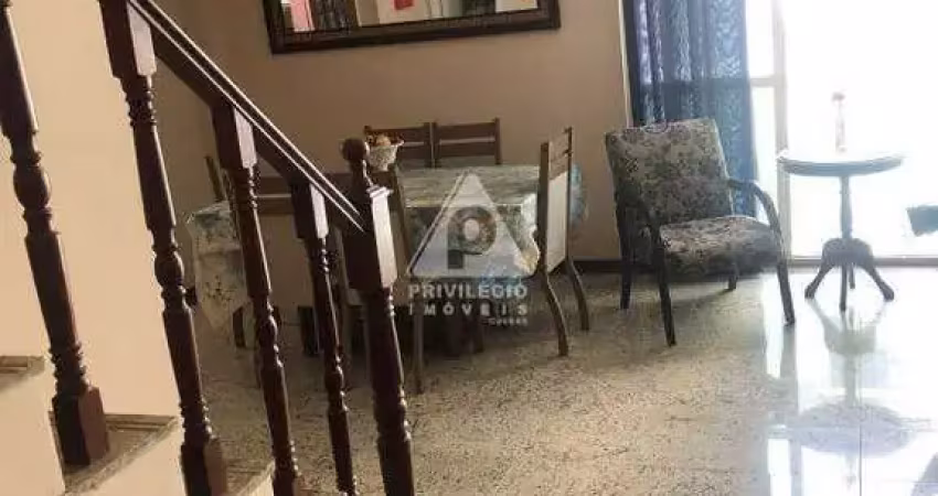 Excelente Cobertura Triplex em Copacabana
