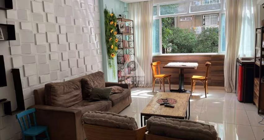 Excelente apartamento de 3 qts, sendo um suíte, com vaga na escritura, no melhor trecho da rua Santa Clara.