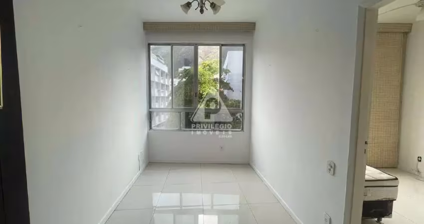 Apartamento de 2 quartos, com garagem na figueiredo de magalhães em copacabana.