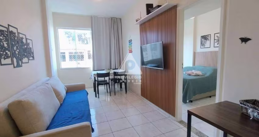 Privilégio Imóveis vende sala quarto reformado próximo à farto comércio