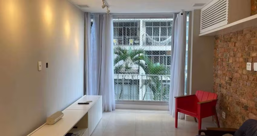Apartamento totalmente reformado na Assis brasil !!!