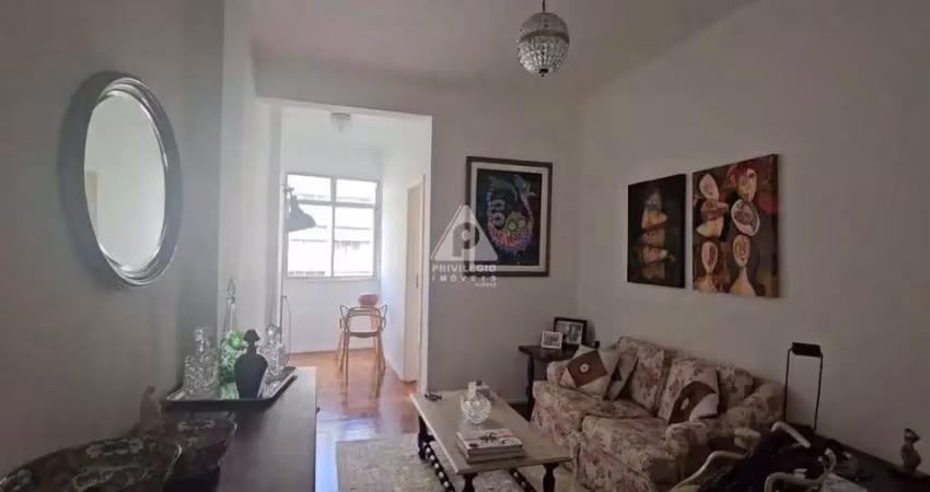 Apartamento 2 quartos com vaga e dependencia.