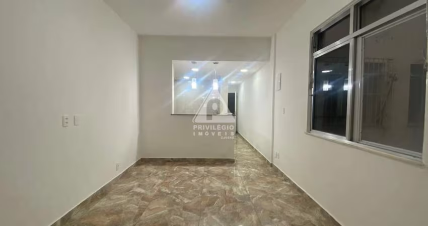 Apartamento reformado de 2 quartos com vaga em Copacabana