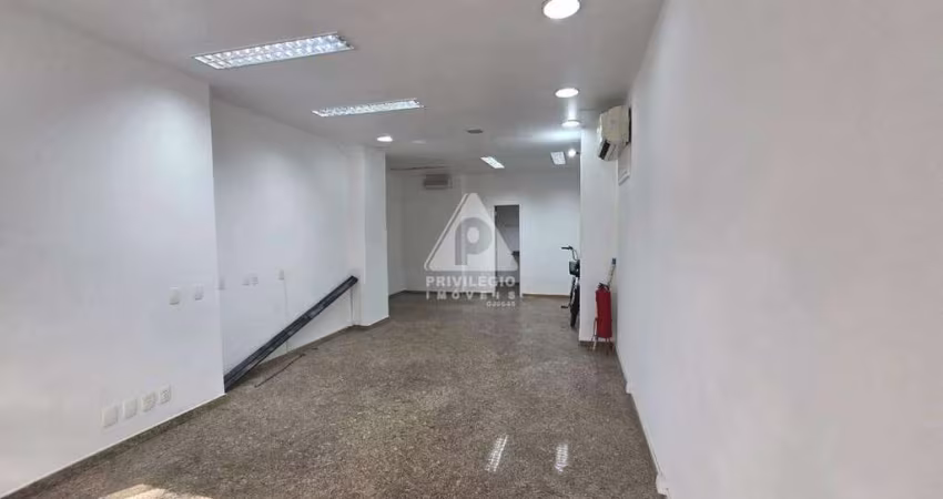 Privilégio imóveis vende loja de rua com 69m², sendo 45m² de loja mais 24m² de almoxarifado/depósito. posto 2. nossa senhora de copacabana.