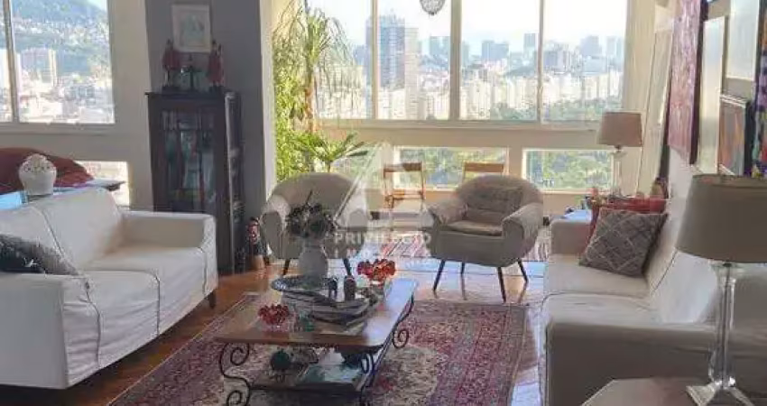 Apartamento sensacional com 3 quartos e 3 banheiros com vista totalmente livre de todos os cômodos!! 180m²